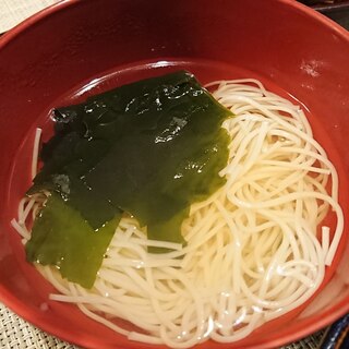 そうめんとワカメのすまし汁